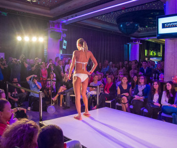 Forró hangulat és őrületes buli a fergetes bikinishow-n