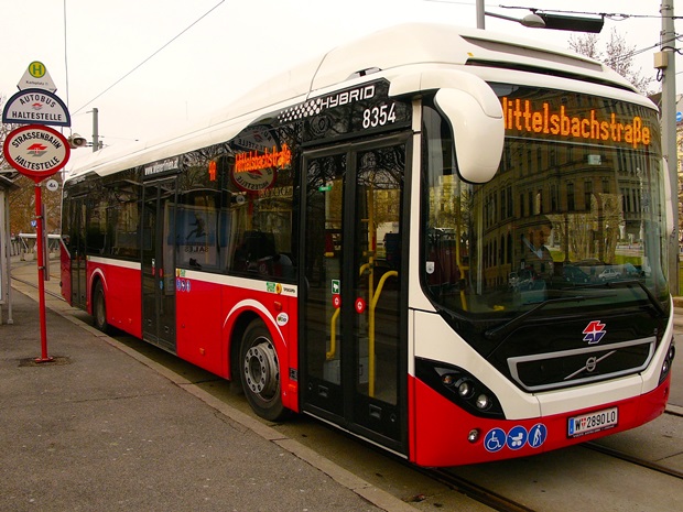 A Karlsplatzról indul az alacsonypadlós hibrid