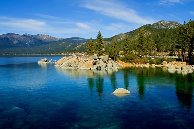 A kaliforniai Tahoe-tó