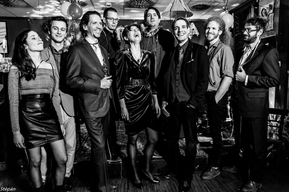 Blue Canarro Group fellépés koncert zene kerti előadás 2022 nyár Óbudai Társaskör Kiskorona7