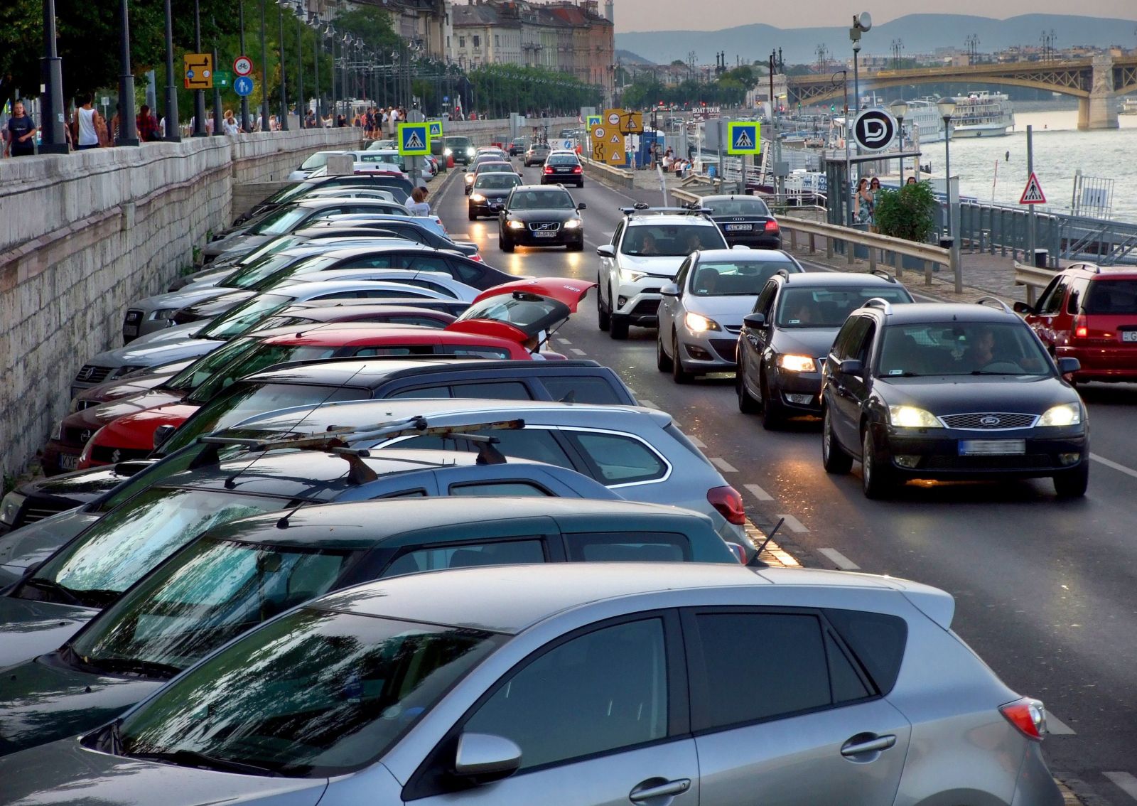parkolás parkoló autó autós Budapest kerület parkolózóna zóna drágulás szeptember Magyarország vezetés autós forgalom közlekedés díj 
