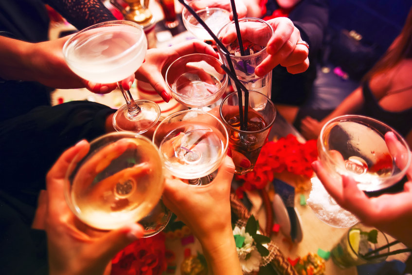 alkohol buli ivás ital poharak