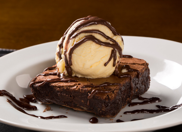 kókuszos brownie vanília fagyival