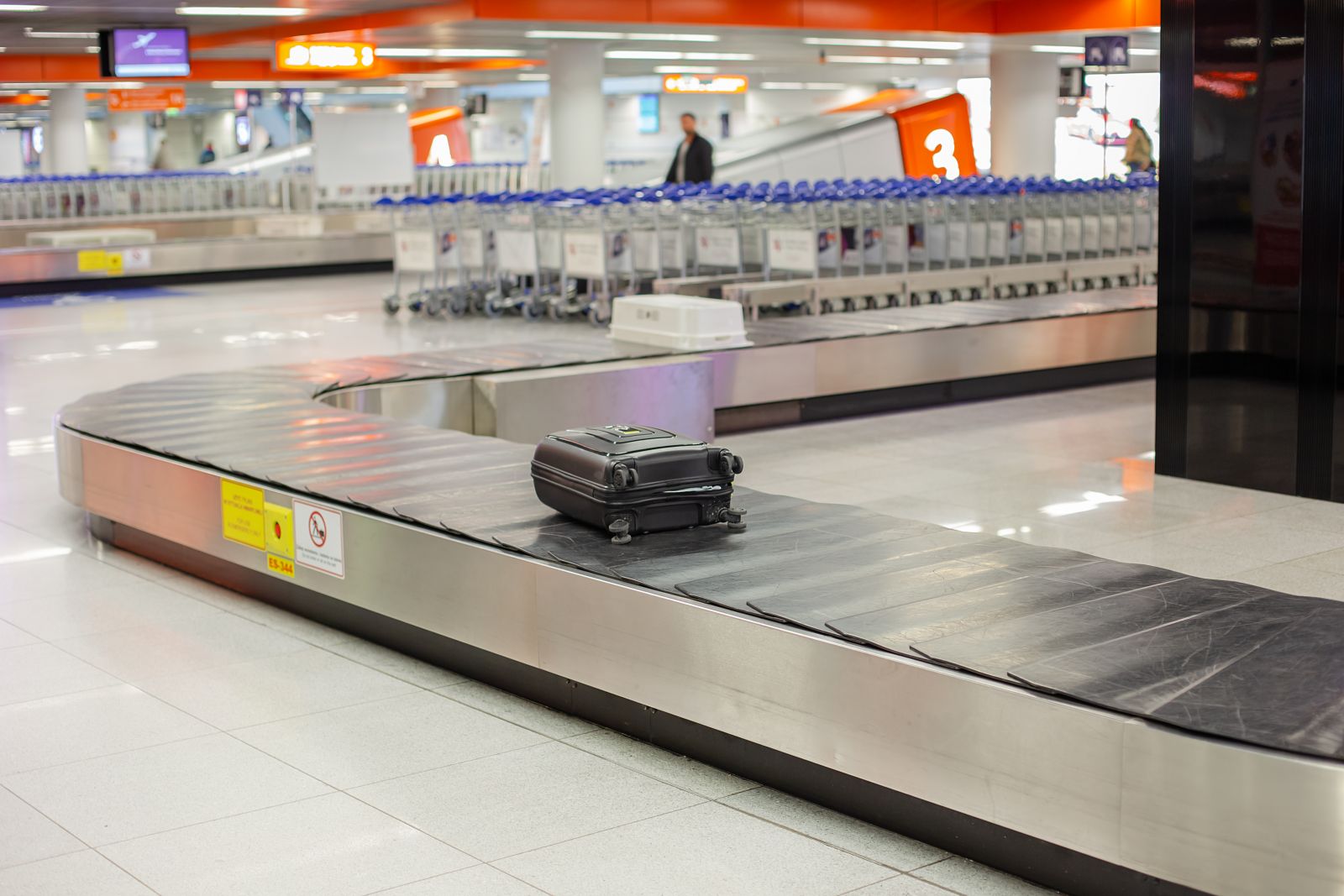 Budapest Liszt Ferenc Nemzetközi Repülőtér járat járattörlés fennakadás változás reptér repülőgép utasszállító poggyászfeladás csomag poggyásztér poggyász bőrönd súly beszállókártya