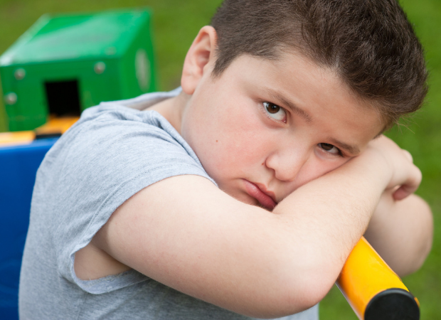 magányos túlsúlyos gyermek