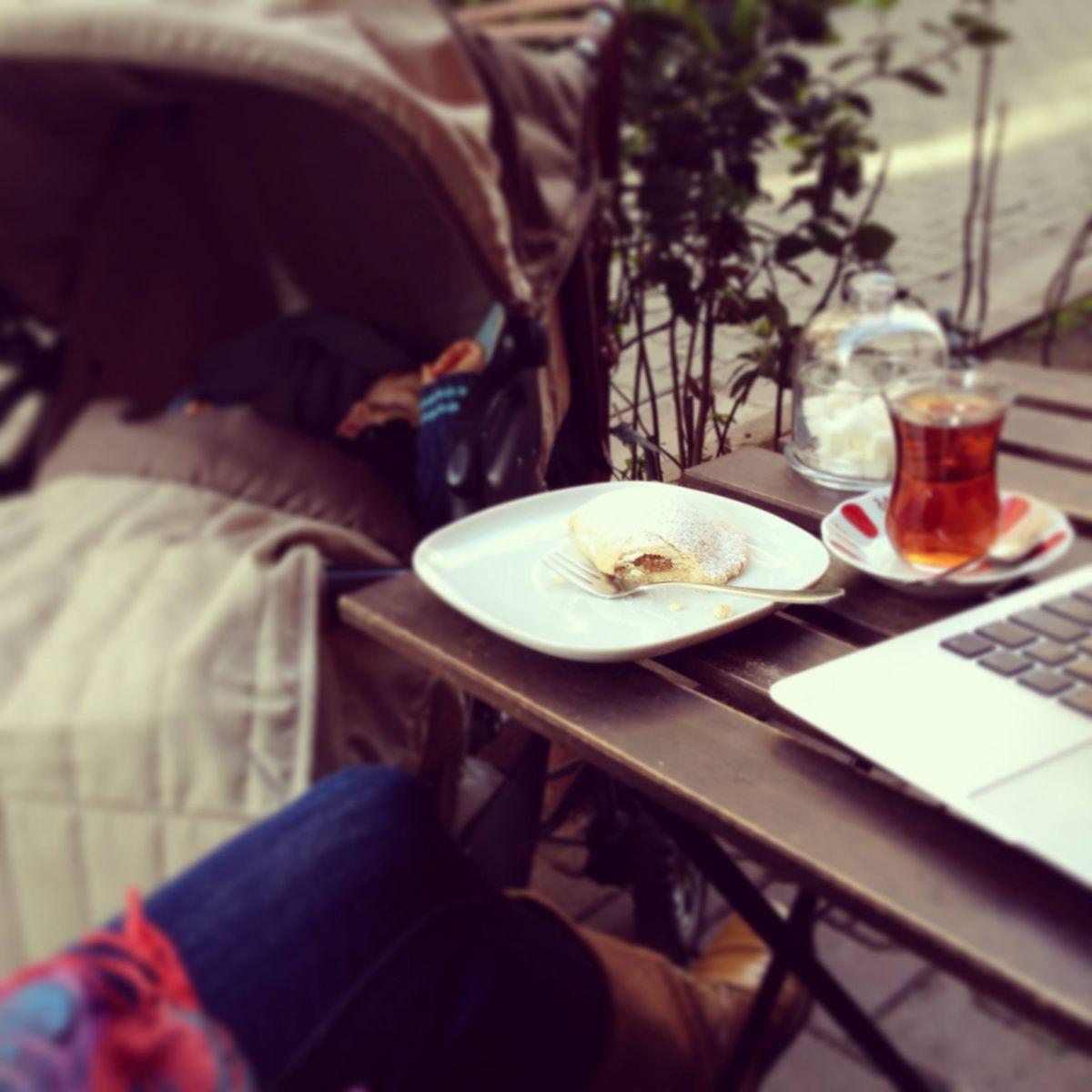 femanyu babakocsi étel étterem