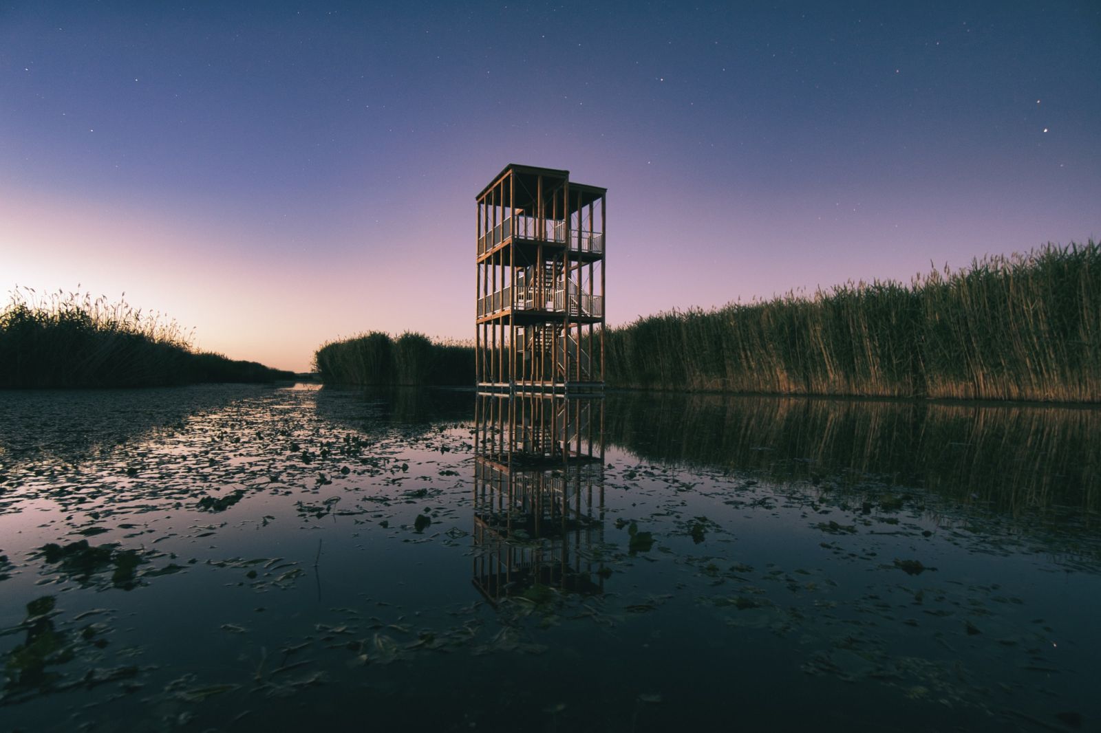 Mesés este a csillagok alatt. Tisza-tó kilátó panoráma csónak program esemény randi helyszín Küszvágó csér Békatulaj Magyarország természet kirándulás 2022