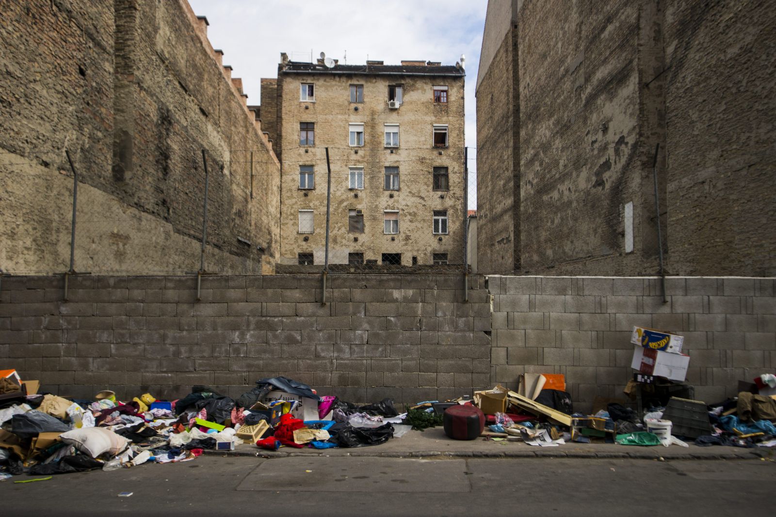 Lomtalanítás Budapesten. lomtalanítás holttest mumifikálódott lom 2022 rendőrség haláleset Óbuda Budapest