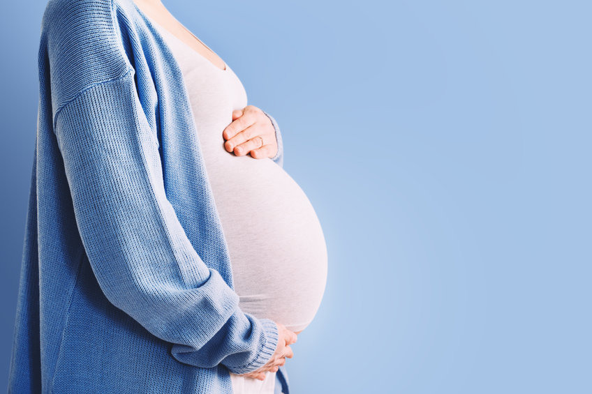 terhes nő nagy has pocak baba