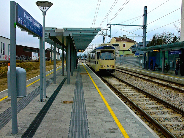 Praktikus közlekedési eszköz a Badner Bahn
