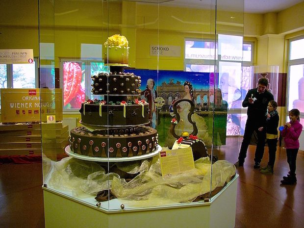 Megatorta, Mozart, Sisi és rekorder nugátosdoboz