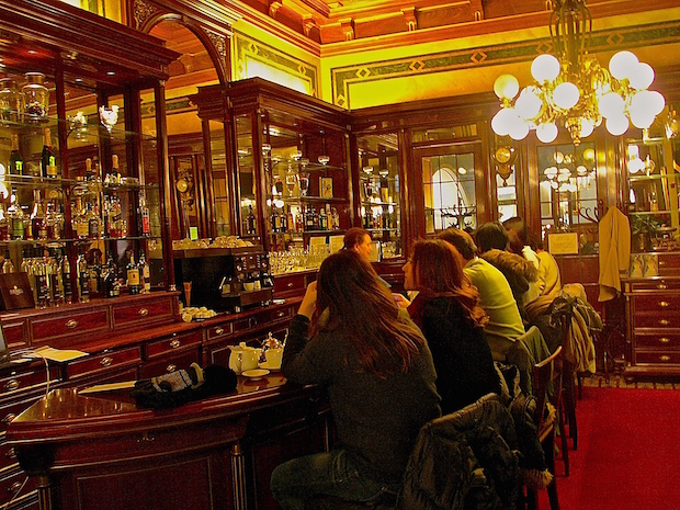 A Demel cukrászda bárpultja