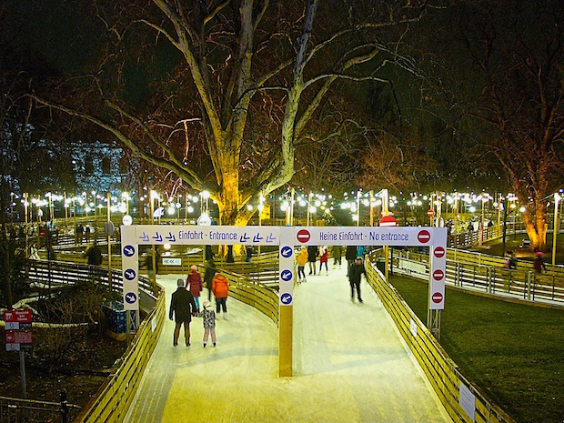 Jéglabirintus a parkban