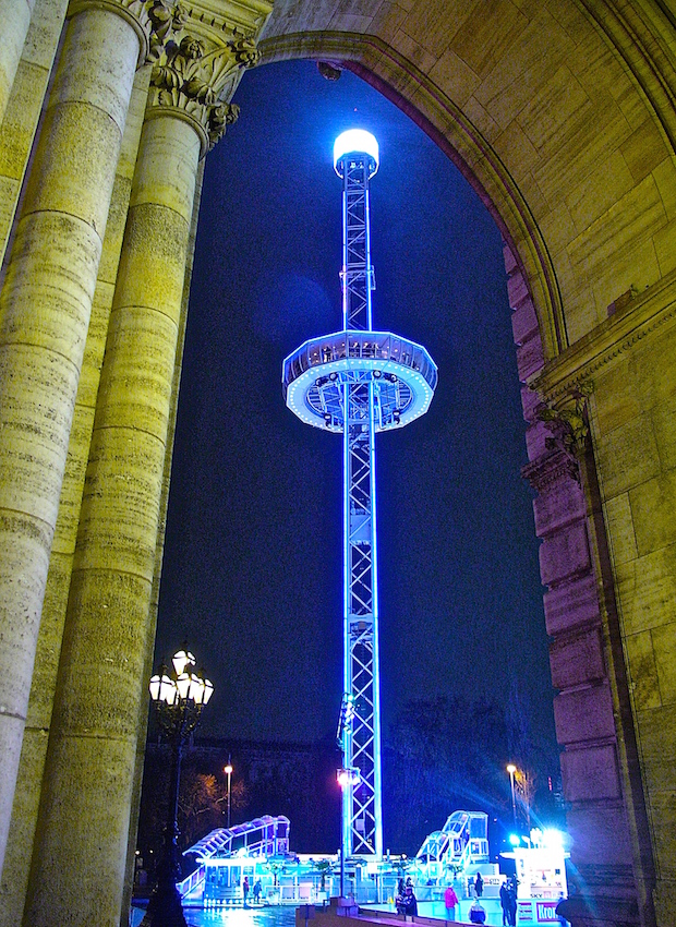 Lentről kicsit karcsúnak tűnik a kilátótorony