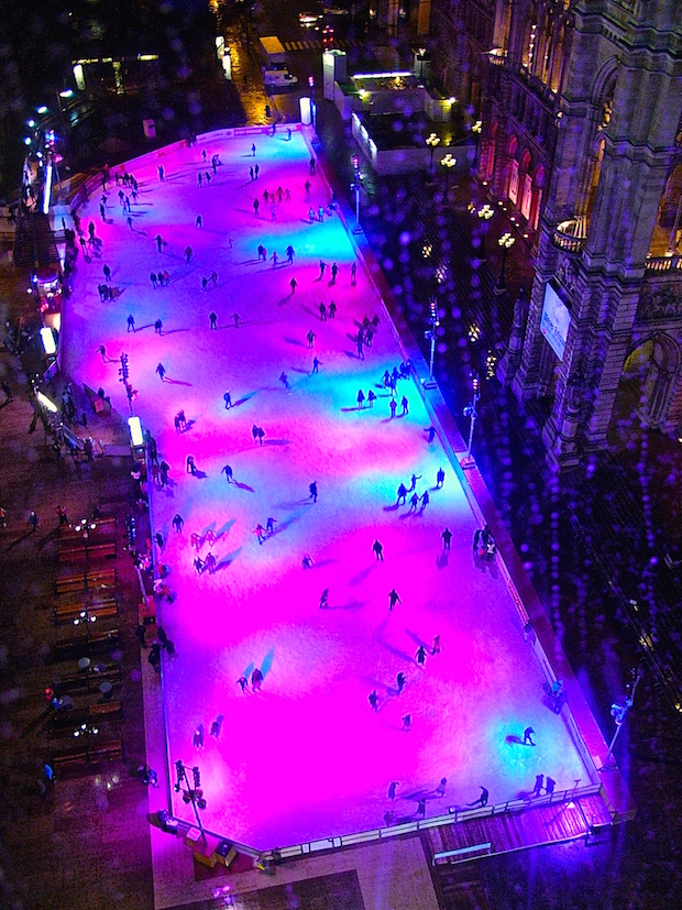 Aki nem szédül, az jó képet kap fentről a műjégpályákról is