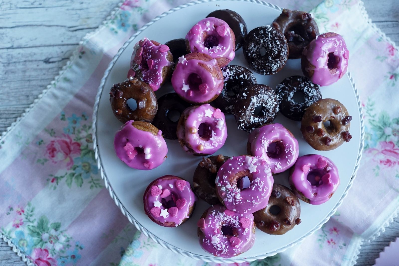 Csokimázzal és juharszirupos-baconös öntettel