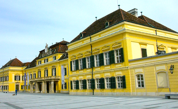 A Neues Schloss vagy más néven a Blauer Hof