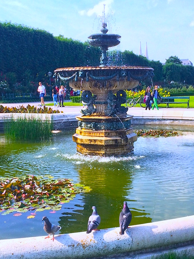 A Volksgarten szökőkútja