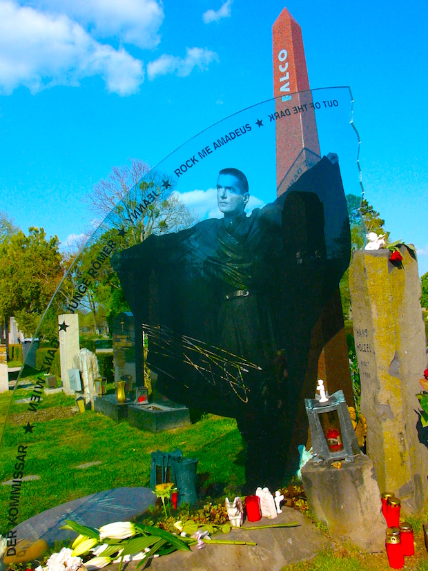 Falco sírján kicsit megdöbbentünk