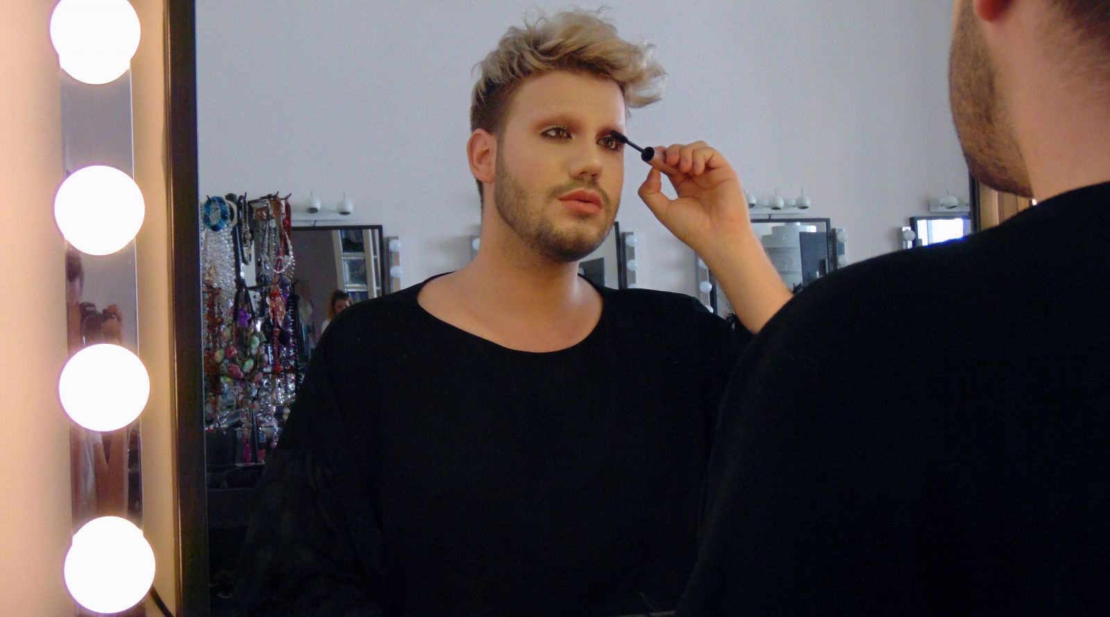 Először bátortalan volt, de ma már szívesen sminkel a hétköznapokban is