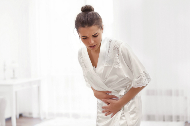 Női egészségi problémák kapcsán a következő tünetek állhatnak fenn: fájdalmas menstruáció, viszkető nemi szervek, gyakori vizelés, súlyos hasi vagy kismedencei fájdalom, szokatlan folyás, vérzés.