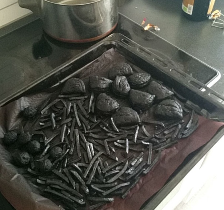 Ez a „finomság” valószínűleg egy vulkán témájú partira készült. 