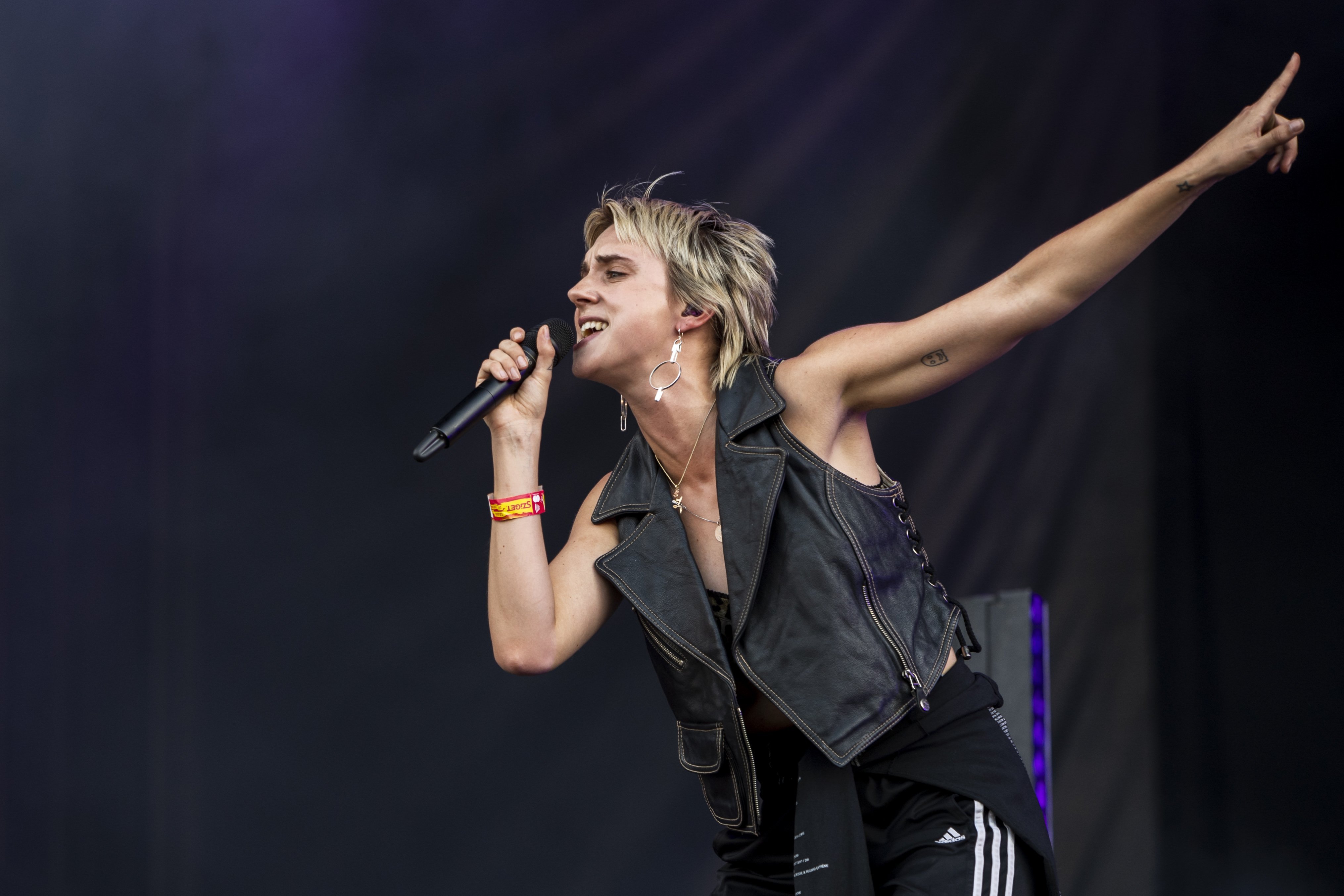 MØ (Karen Marie Aagaard Orsted Andersen) dán énekes-dalszerző ad koncertet a 26. Sziget fesztivál hatodik napján.