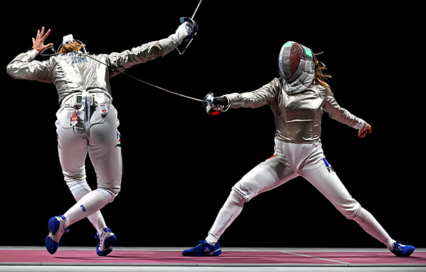 Márton Anna és Manon Brunet a tokiói olimpia egyéni női kardvívó bronzmérkőzésén