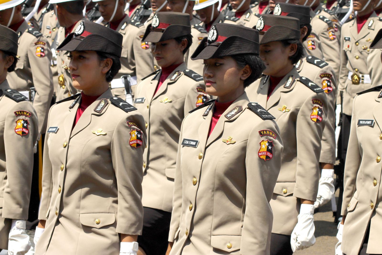 Ezek a nők csak úgy csatlakozhattak a hadsereghez, ha szüzességi vizsgálaton vettek részt