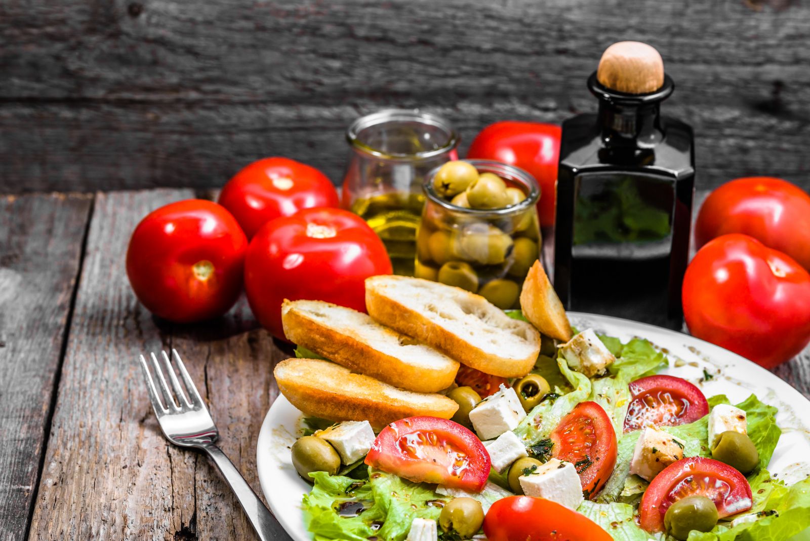 A zöldségekben, jó zsírokban gazdag mediterrán étrend az egészség alapja.