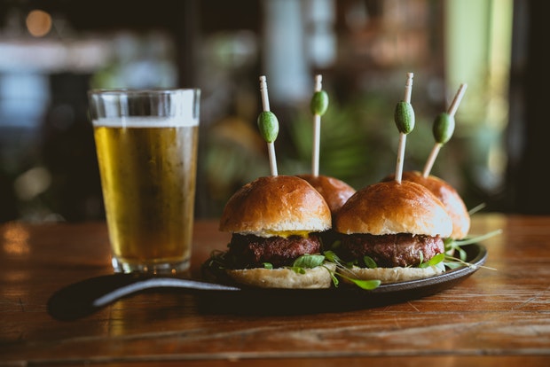 sör street food hamburger sörkorcsolya 