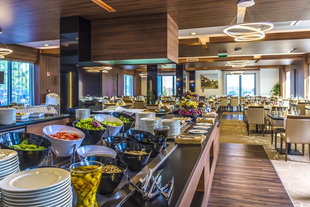 Büfévacsora az étteremben, Castellum Hotel Hollókő**** 