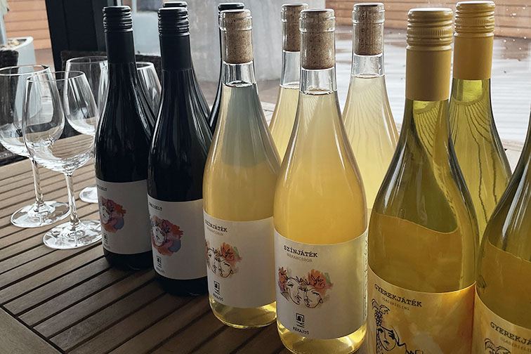 kékajtó borászat borok narancsbor