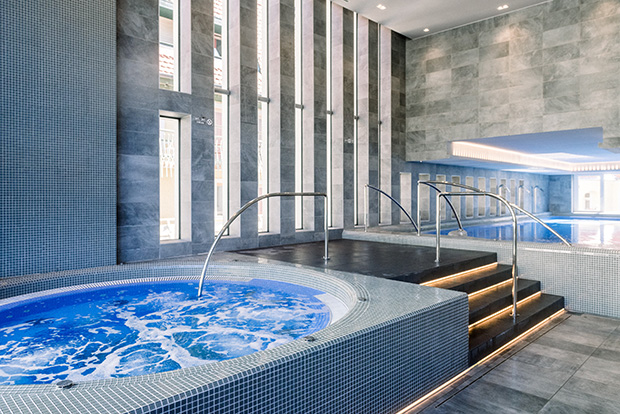 hotel wellness élménymedence felnőtteknek