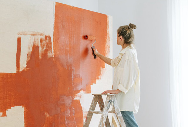 narancssárga festék vászon fal nő festés