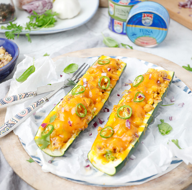 tonhallal töltött cukkini vegetáriánus ebéd