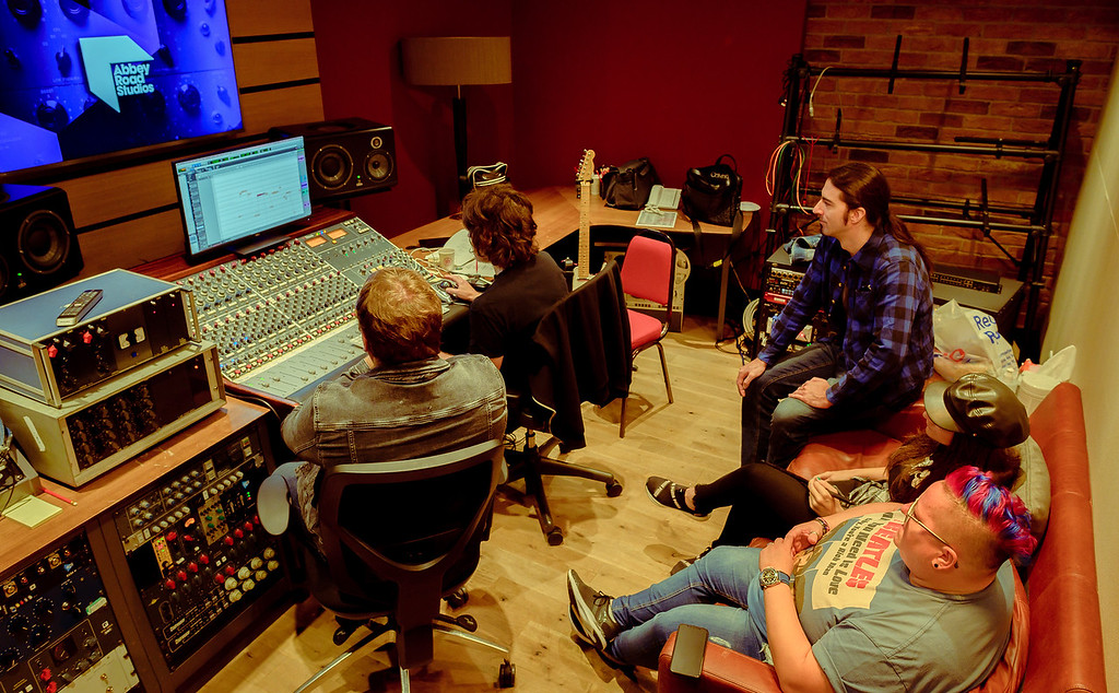 Dirty Slippers zenekar az Abbey Road Studiosban