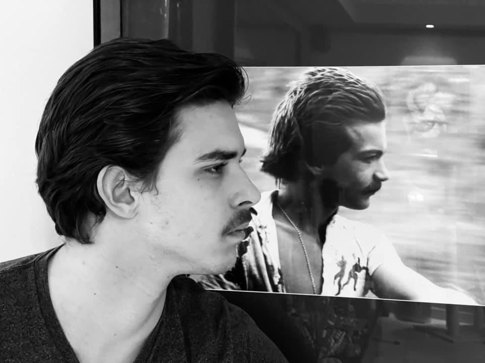 férfi bajusz fekete fehér