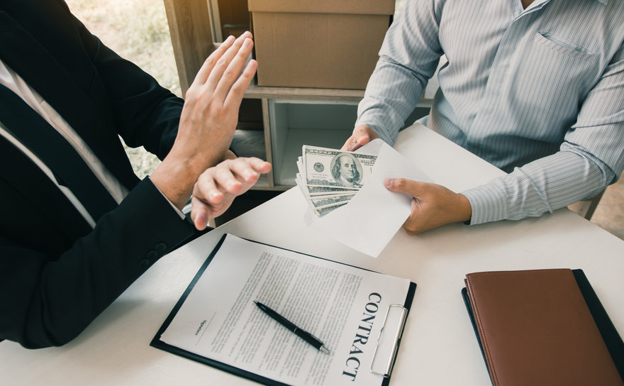 Pénzt ajánl fel szerződés elutasít nemet mond