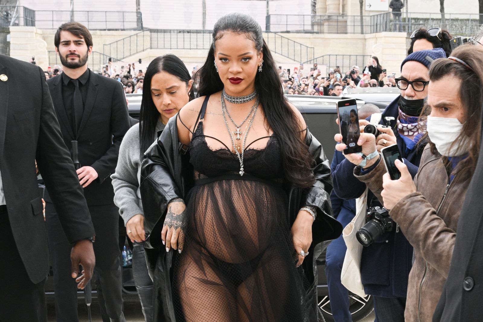 rihanna Párizs fashion week bugyi melltartó szett
