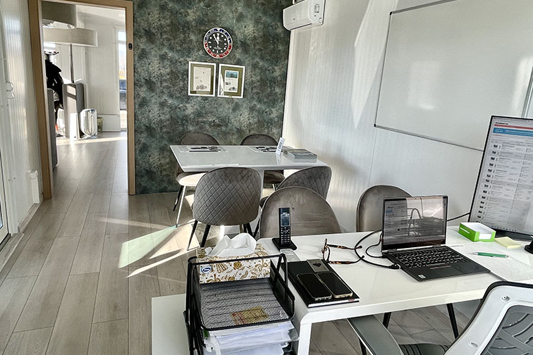 használt-autó kereskedés iroda