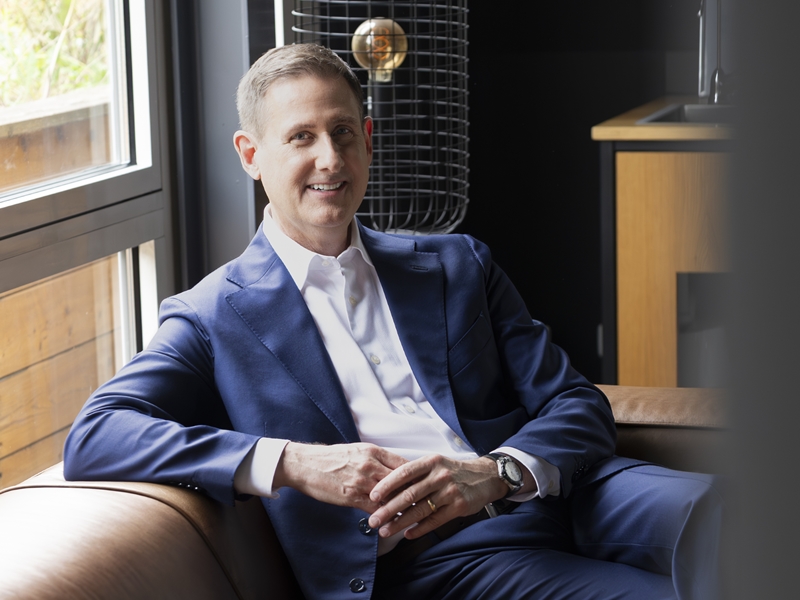Jon L. Voskuil, az Amway ESAN ügyvezető igazgatója