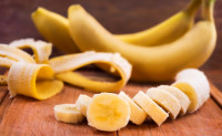 Tegyél banánhéjat a szemed alá: döbbenetes, amit másnap tapasztalni fogsz