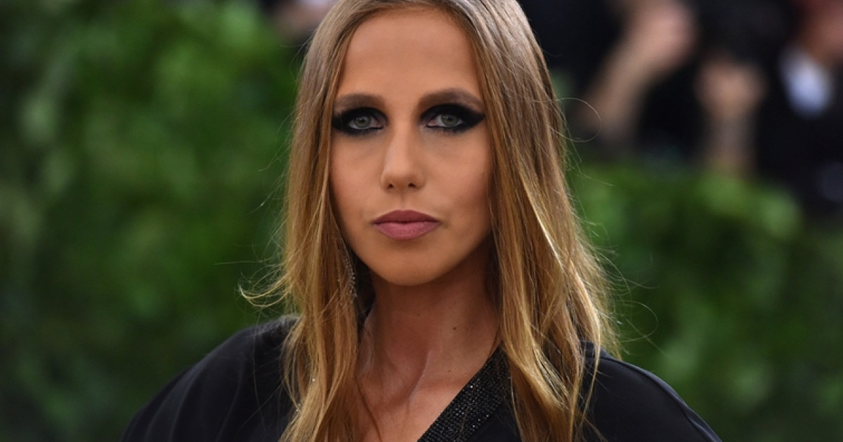 Donatella Versace ritkán látott lánya egy az egyben édesanyja klónja a