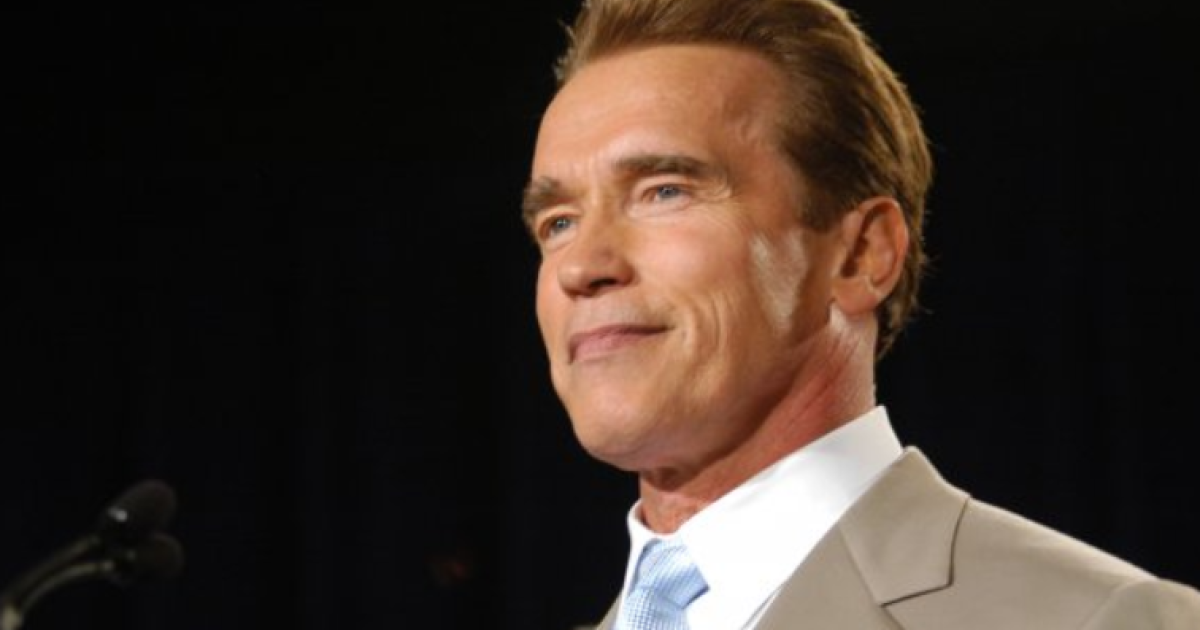 Felháborodott az internet népe azon, amit Arnold Schwarzenegger írt az auschwitzi múzeum vendégkönyvébe