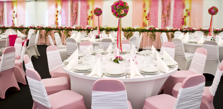 Esküvői dekoráció pinkben