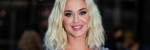 Katy Perry ezúttal szinte mindent megmutatott: félmeztelenül és pucsítva pózol legfrissebb fotóján 