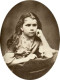 A kis Emma jól beszélt nyelveket, sokat olvasott, ami nem véletlen, hiszen ebben a közegben nevelkedett. Édesapja, Báró Orczy Bódog Félix zeneszerző, a Nemzeti Színház intendánsa volt, édesanyja, Wass Emma grófnő pedig született dáma volt.