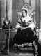 Ranavalona, a madagaszkári királynő, Radama herceg felesége volt, de az jobban szeretett háreme társaságában időzni. Semmi gond, a királynőnek is volt szeretője és miután férje meghalt övé lett a trón és 33 évig híresen kegyetlenül uralkodott.