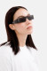 A futurisztikus napszemüvegek nem mennek sehová: az idei szezonban is divatban maradnak, főként a nőiesebb változatai.
